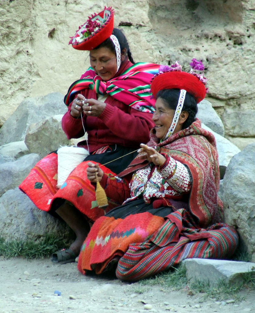Indigenous Women in Peru, hand spinnen Alpaka yarn