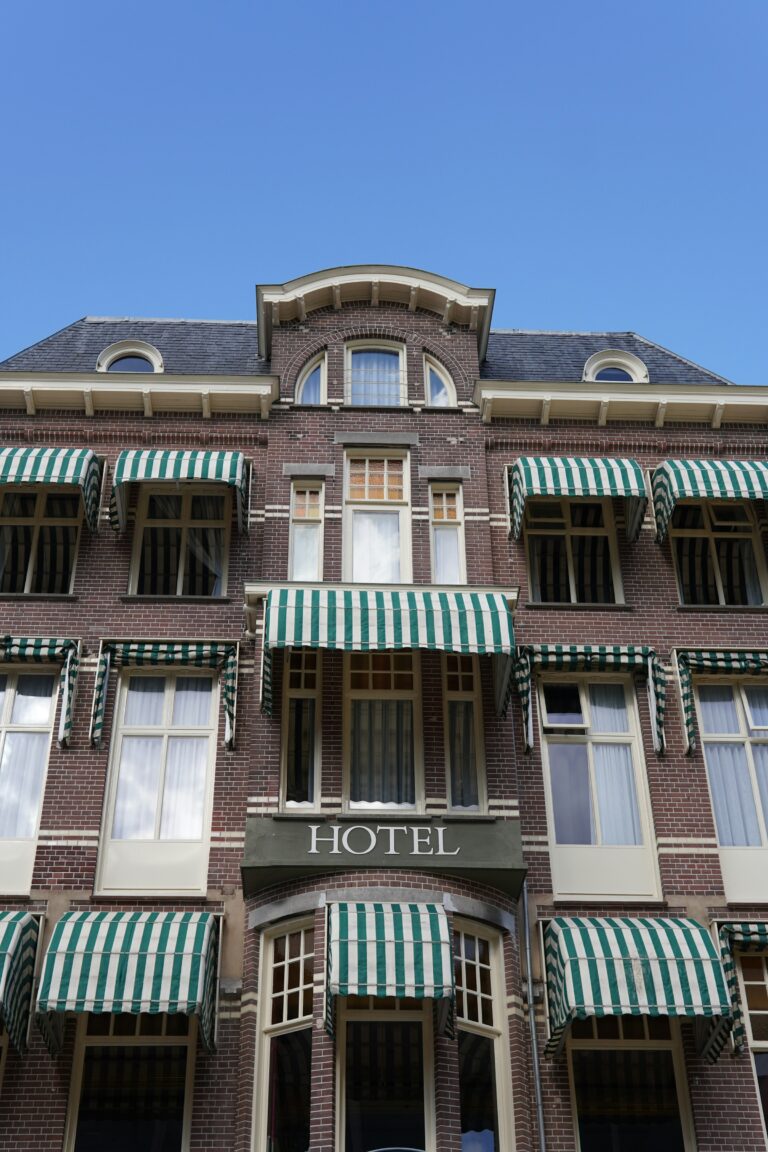 139 Betten entstanden beim Umbau des Hotels in Denver by Colorado Coalition.