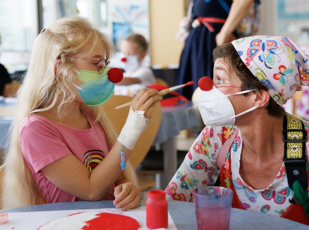 Ein Kind völlig in seinem Element. Copyright Humor Hilft Heilen