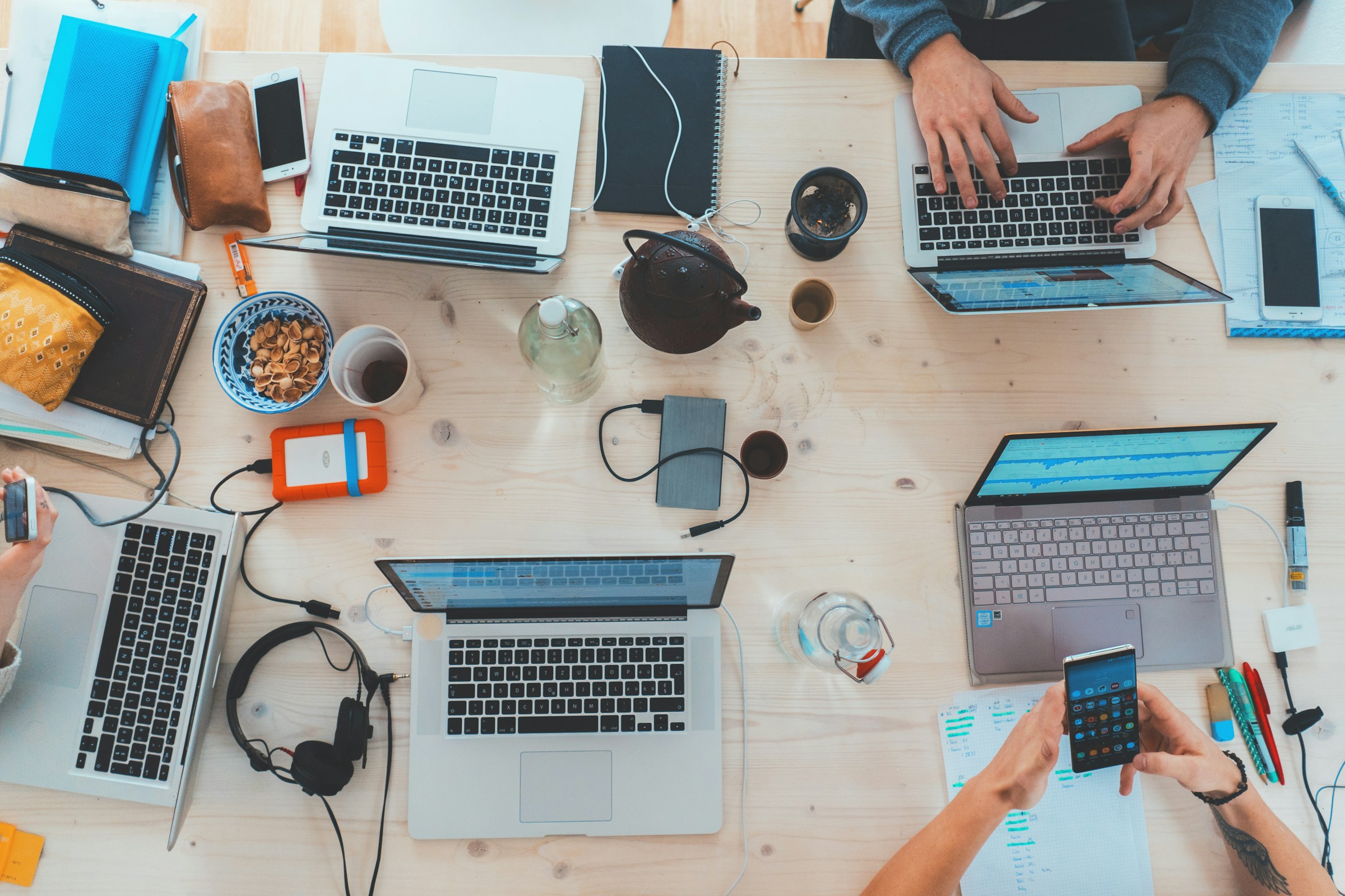 lale.help ist eine Software, die hilft bei Projekten Aufgaben gut zu verteilen. Foto von Marvin Meyer auf Unsplash