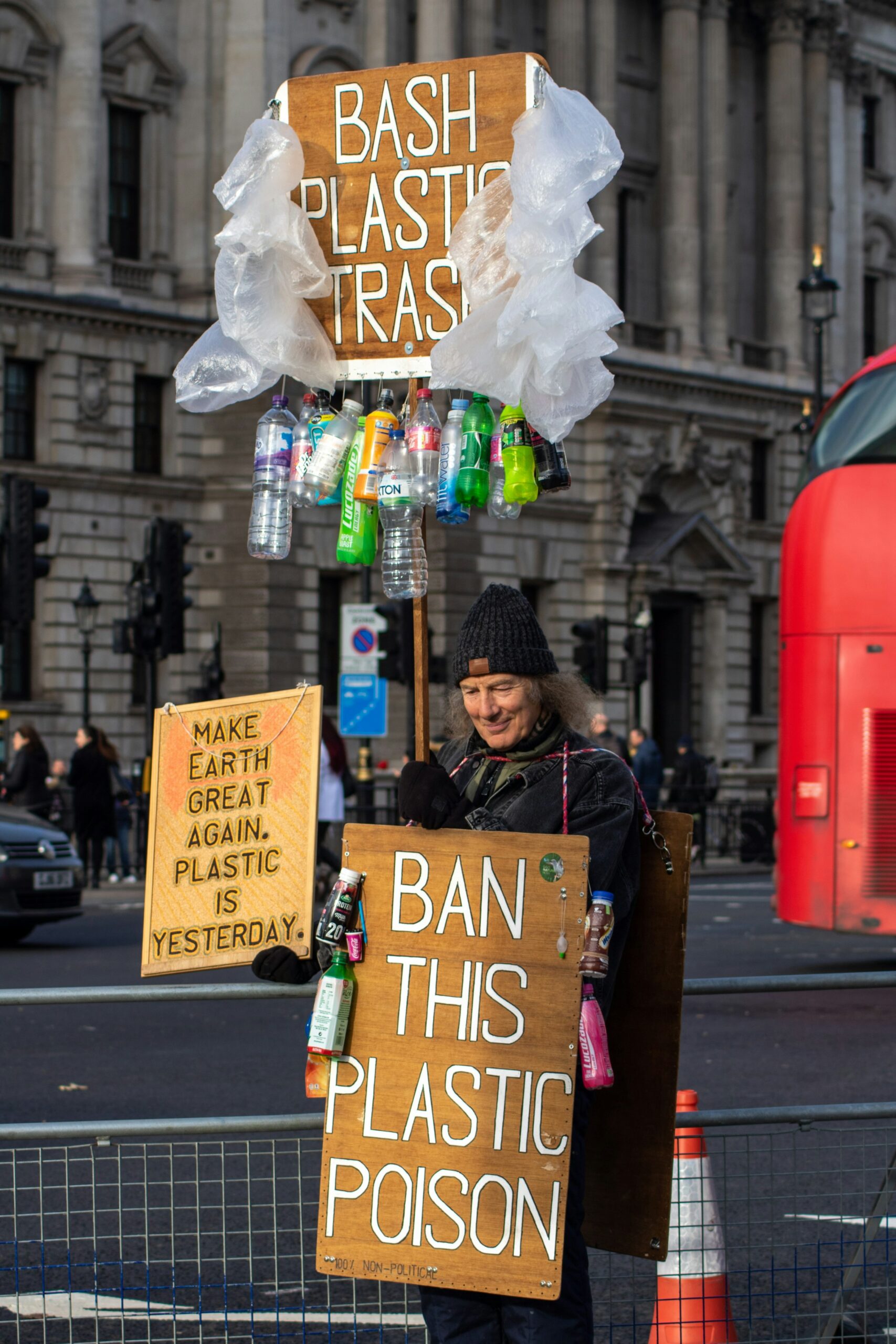 Das Plastikverbot in Montreal hat verhindert dass 400 Millionen Tonnen Plastik in den örtlichen Fluss gelangten. Foto von Paul Schellekens auf Unsplash