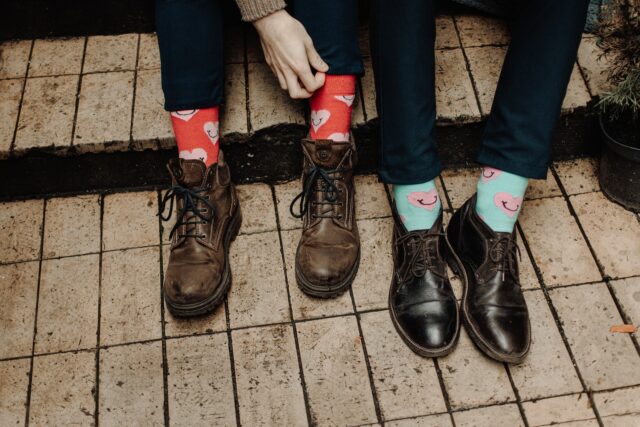 Stand4socks - Sockenspenden mit Sockenkaufen. Foto von Renate Vanaga auf Unsplash