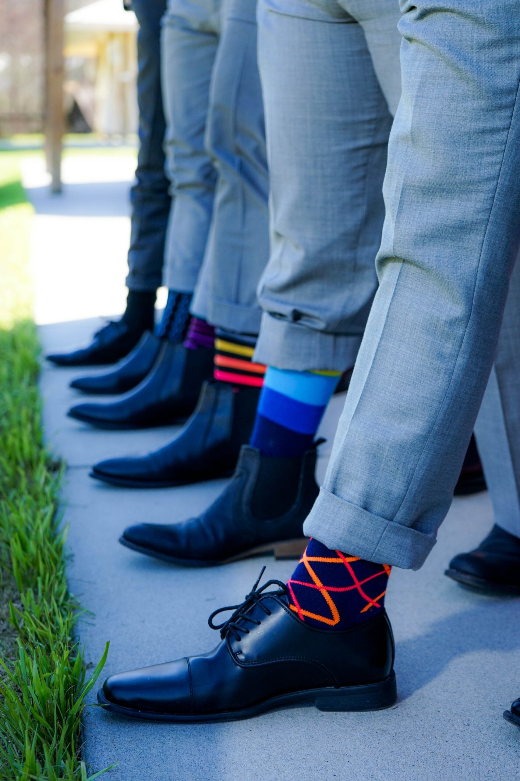 Du kaufst Socken für den Job. Stand4socks spendet hochwertige, antibaterielle Socken für Obdachlose. Foto von Tai's Captures auf Unsplash