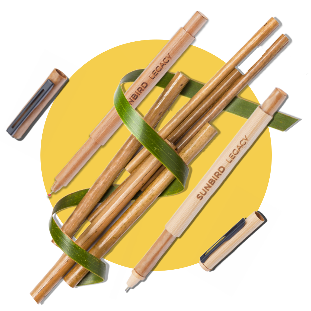 umweltfreundliche und nachhaltige Strohhälme und Stifte aus Kokosnussblättern von Sun Bird Straws in Indien. COpyright Sun Bird Straws India.