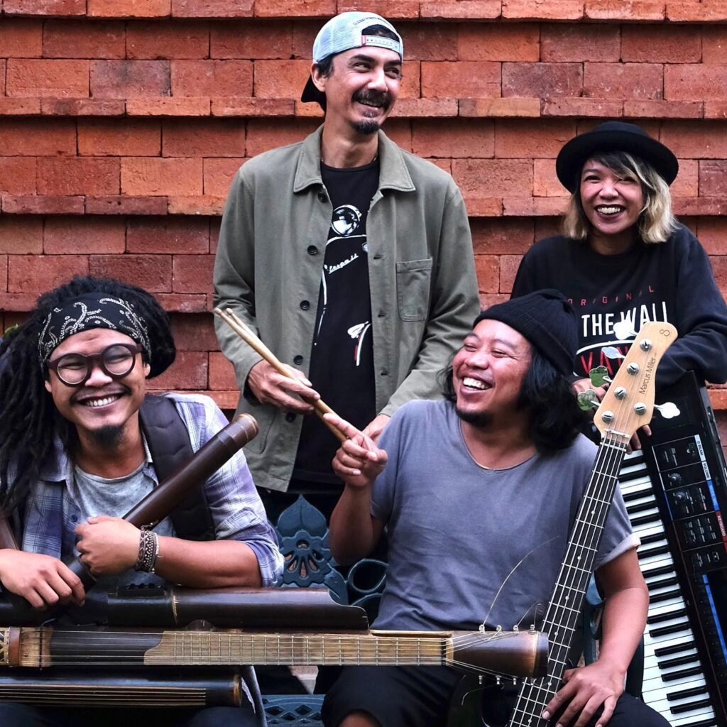 Rizal und seine Freund und Band zugleich. Bild Rizal