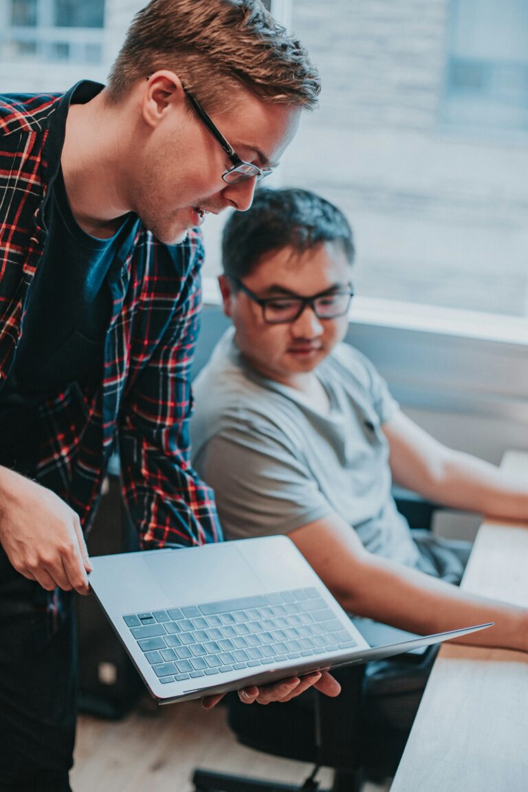 Sozialinnovator Hessen berät Gründer und Gründerinnen von Sozialunternehmen Gratis. Foto von Blackcreek Corporate auf Unsplash