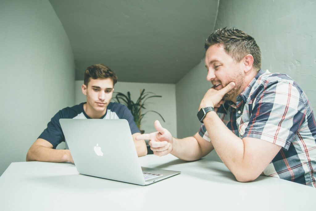 Junge Leute die einen Mentor brauchen, gibt es überall. Nur finden muss man sie. Bild Chilly